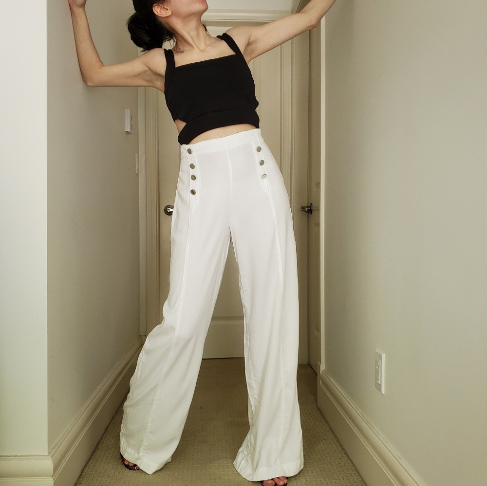 Light ◽ Wide Flowy Pants
